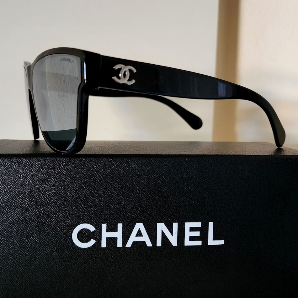 CHANEL Black Sunglasses with Silver CC Logo